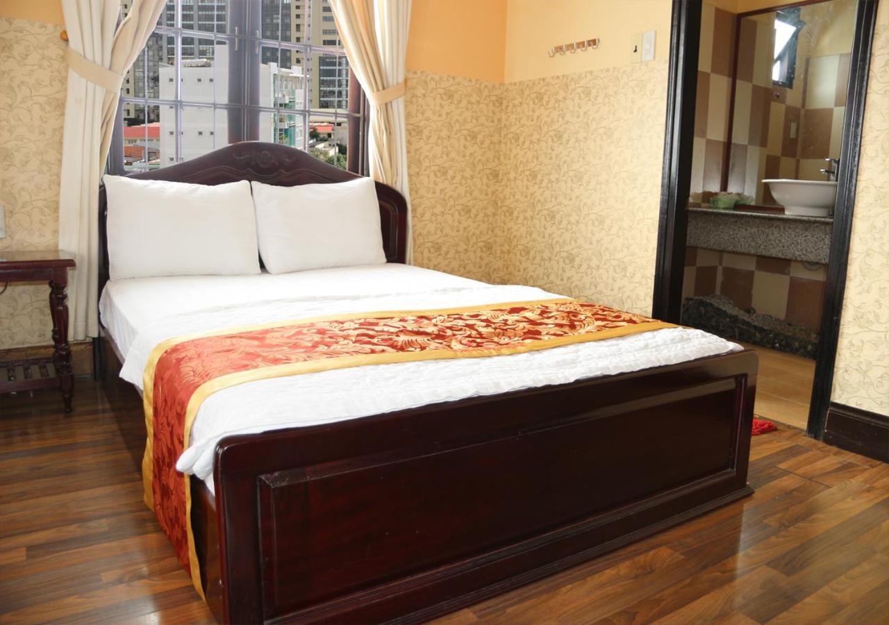 Ponys Hotel Nha Trang Exterior foto