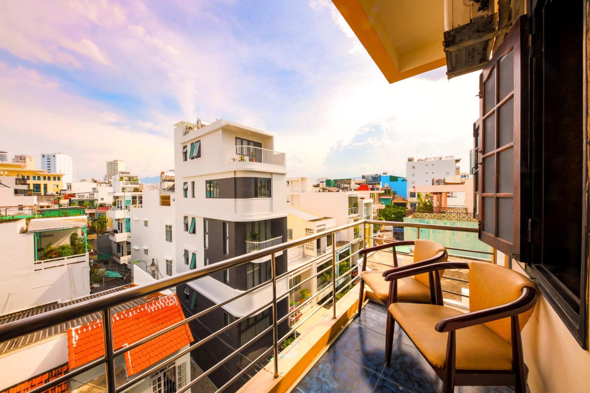 Ponys Hotel Nha Trang Exterior foto